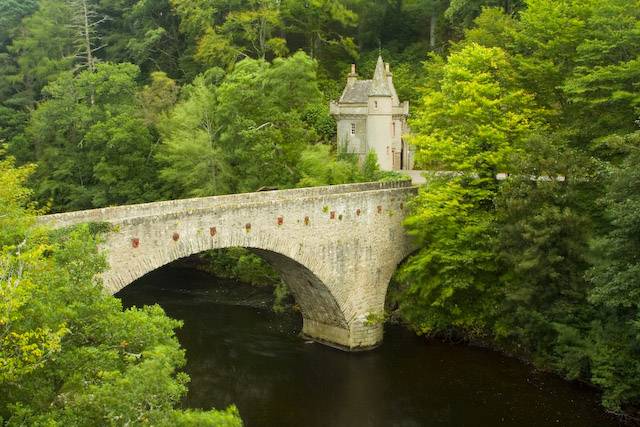  Bridge of Avon, Sk&oacute;cia